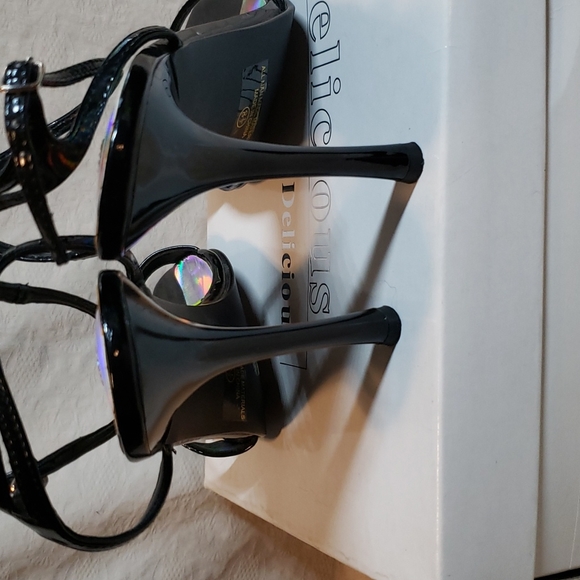 Delicious Stiletto Strappy Sandal - Picture 3 of 7